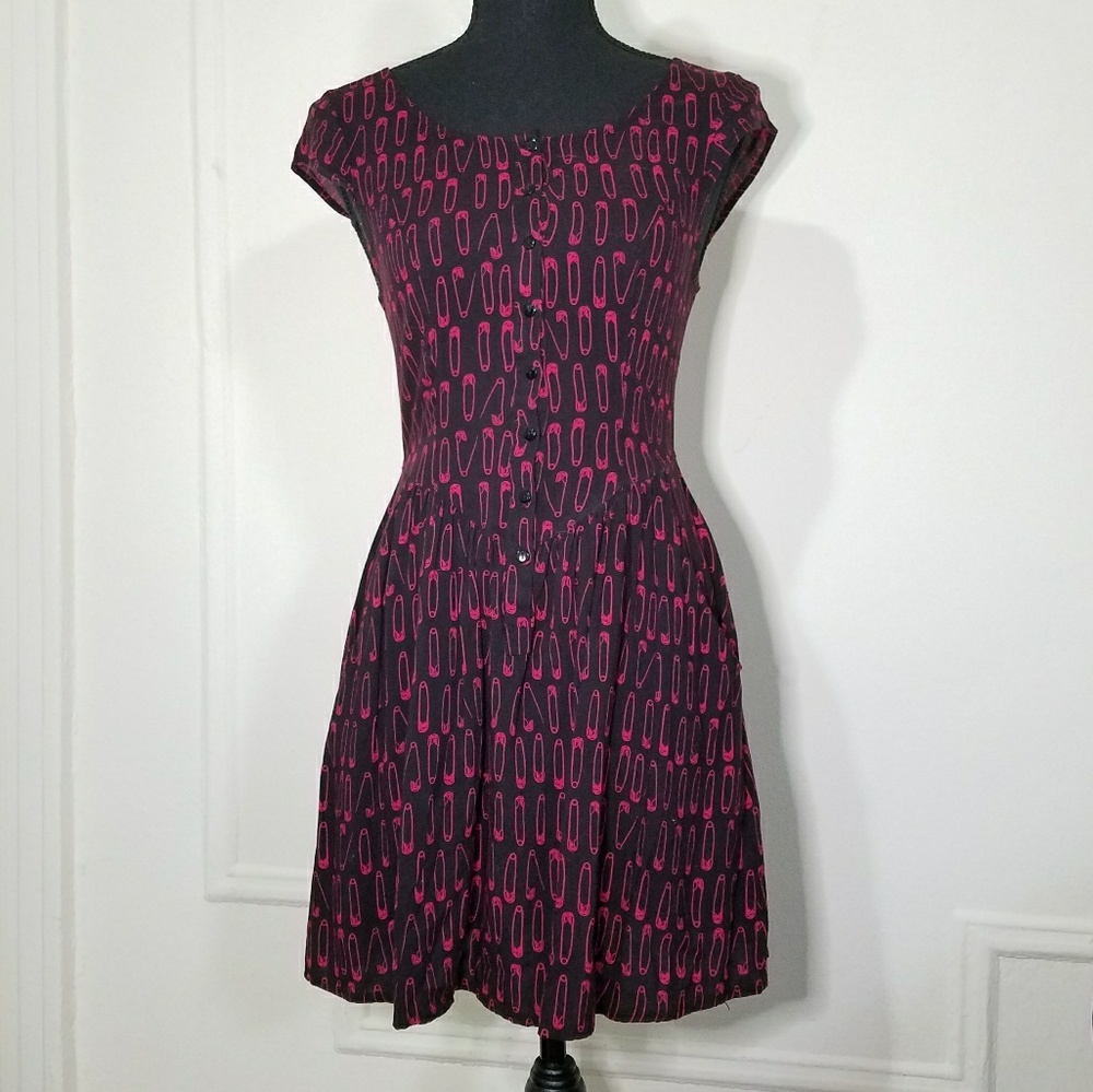 Black and hot pink safety pin print dress